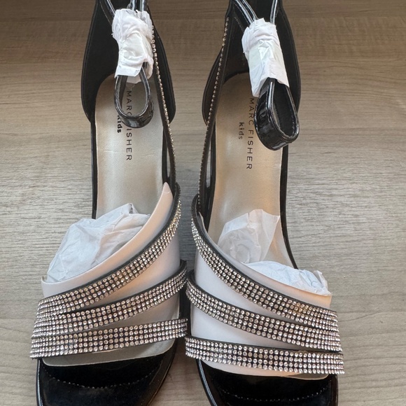 Marc Fisher Kids Heels - Picture 2 of 5